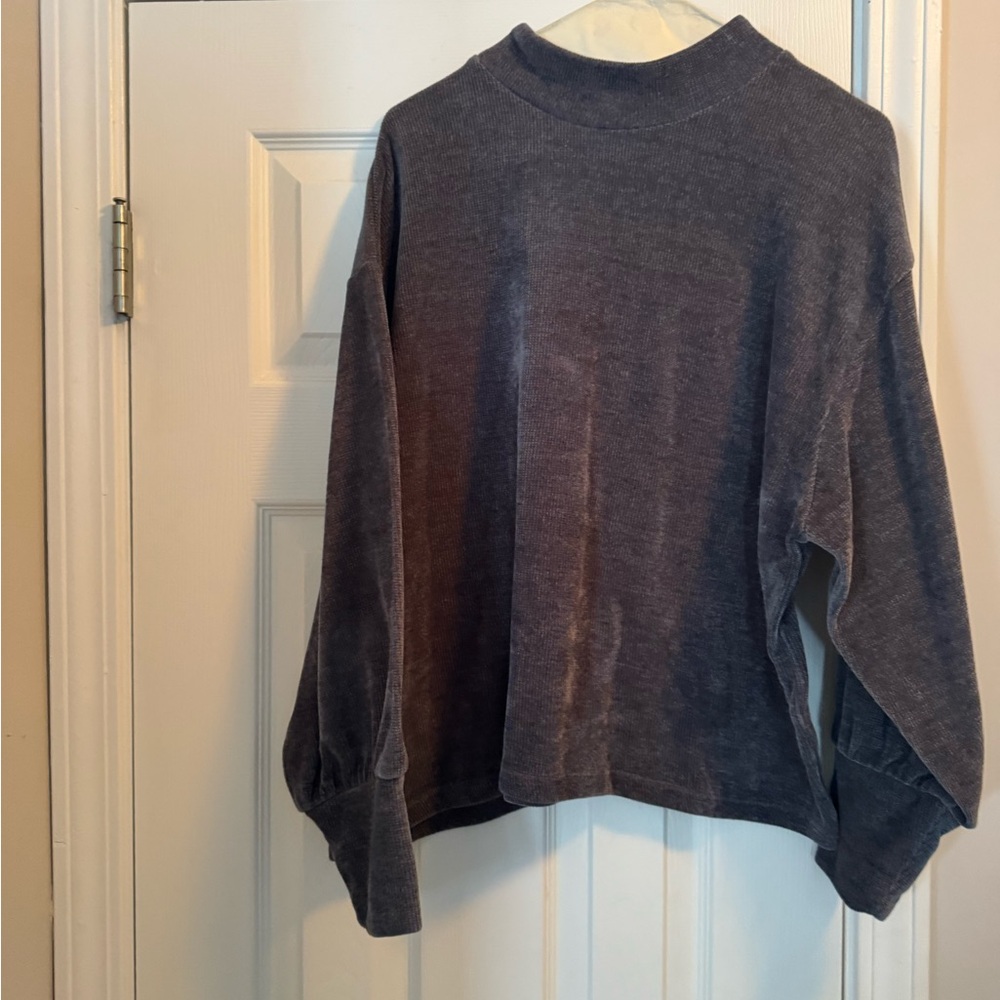 Women's Gray Crew Neck Sweater